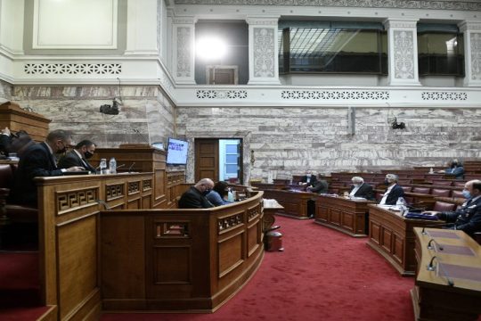 «Γαλάζιος» καυγάς στη Βουλή για τα Rafale
