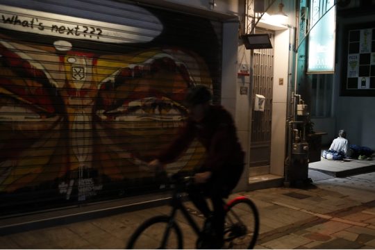 Τα «τζάμπα λεφτά» κι η «ασιατική νόσος» του πολιτικού επιχειρήματος