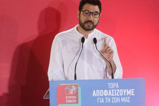 Βολές ΣΥΡΙΖΑ στην κυβέρνηση για τους χειρισμούς στο θέμα των εμβολιασμών