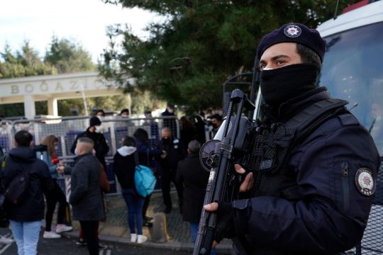 Δεκάδες συλλήψεις φοιτητών που αντιδρούν στον διορισμό πρύτανη στην Κωνσταντινούπολη