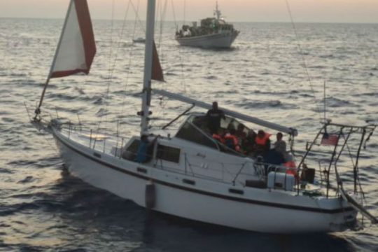Στη Σητεία σκάφος με 7 πρόσφυγες που εξέπεμψε SOS