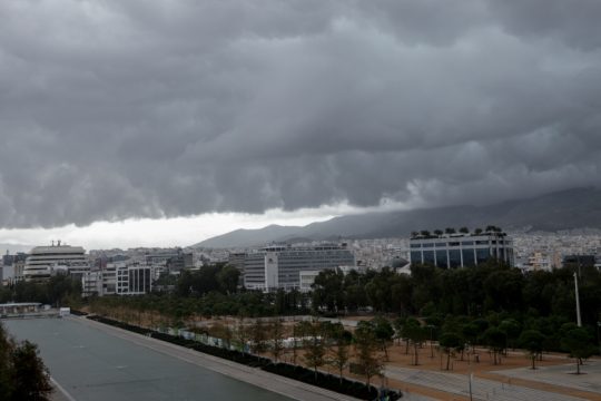 Τριπλή «δόση» κακοκαιρίας έως και την Τετάρτη