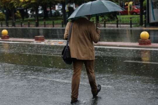 Καταιγίδες και σταδιακή πτώση της θερμοκρασίας