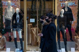 Νέες προσδοκίες για μερική επαναλειτουργία του εμπορίου