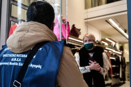 «Κοκκινίζει» η Αττική – Σκληραίνουν τα μέτρα