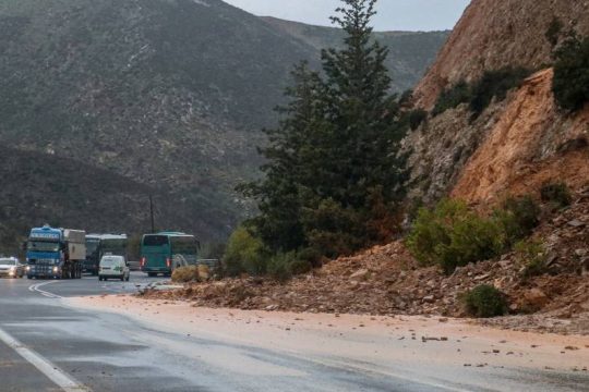 Κατολισθήσεις στο οδικό δίκτυο της Ηπείρου από τις σφοδρές βροχοπτώσεις