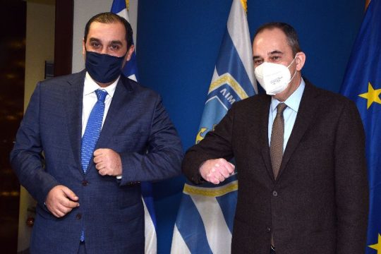 Υποδοχή Κατσαφάδου από Πλακιωτάκη στο Ναυτιλίας