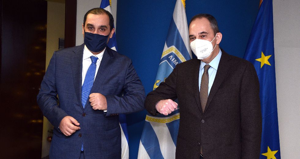 Υποδοχή Κατσαφάδου από Πλακιωτάκη στο Ναυτιλίας