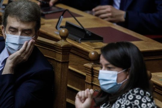 ΣΥΡΙΖΑ: Ούτε τη «βάση του 10» δεν περνά η αξιοπιστία του υπουργείου Παιδείας