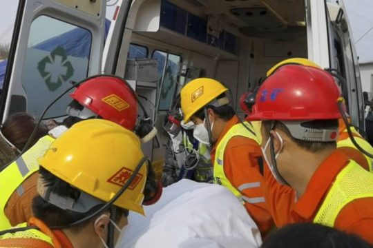 Έντεκα μεταλλωρύχοι ανασύρθηκαν σώοι δύο βδομάδες μετά από έκρηξη