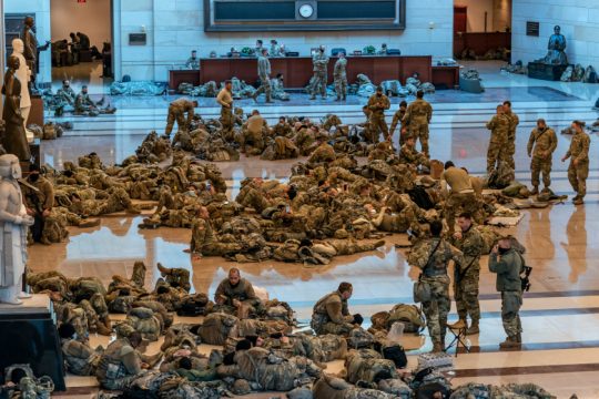 Δημοκρατία σε χρώμα… χακί στις ΗΠΑ 