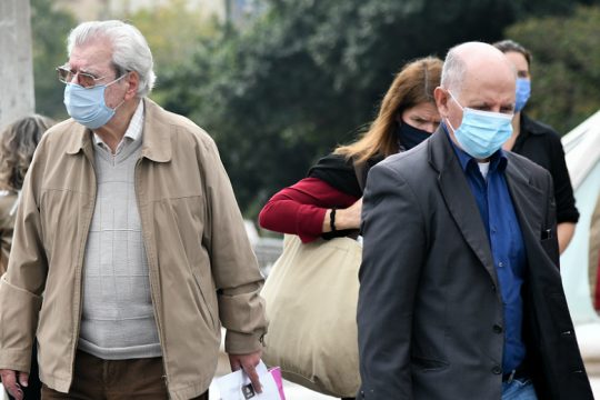 Αύξηση κρουσμάτων και διασωληνωμένων