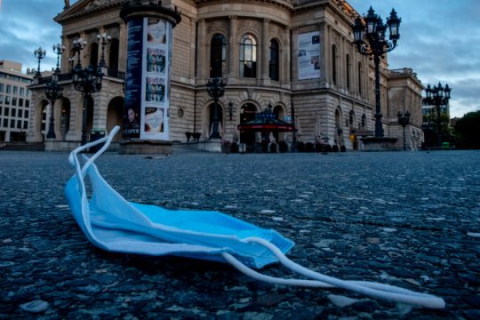 «Όχι προς το παρόν» λέει η Κομισιόν στο πιστοποιητικό εμβολιασμού του Μητσοτάκη