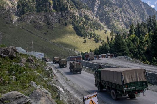 Πολεμικές αψιμαχίες στα σύνορα Ινδίας-Κίνας σε διαφιλονικούμενη περιοχή