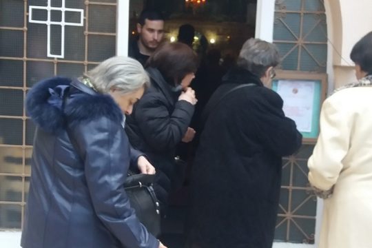 Λειτουργία με πιστούς στον ναό του Λαϊκού Νοσοκομείου παρά την απαγόρευση