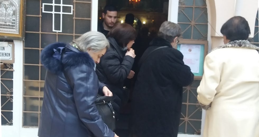 Λειτουργία με πιστούς στον ναό του Λαϊκού Νοσοκομείου παρά την απαγόρευση