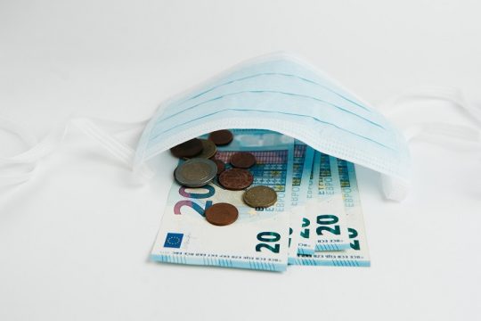 Μείωση εισοδήματος για 6 στους 10 εργαζόμενους