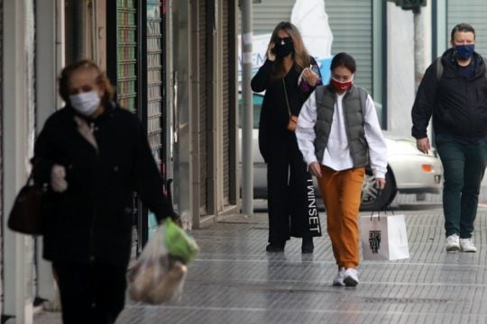 Οριακές οι μεταβολές σε κρούσματα, διασωληνώσεις και θανάτους