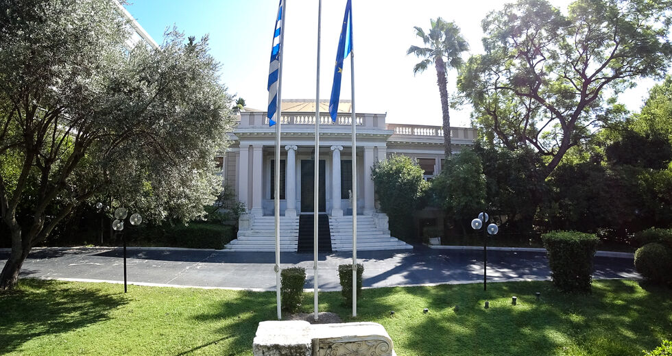 Διφορούμενα μηνύματα στο μάξιμουμ εκπέμπει το μέγαρο Μαξίμου