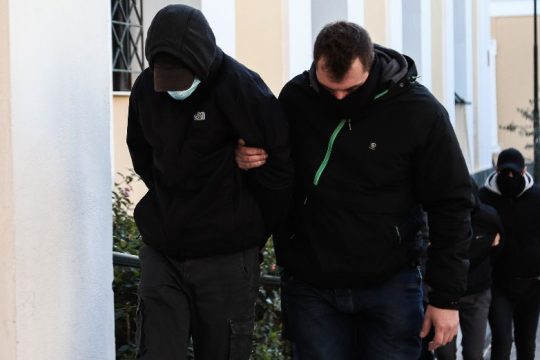 Στον ανακριτή οι ανήλικοι που κατηγορούνται για την επίθεση σε σταθμάρχη του μετρό
