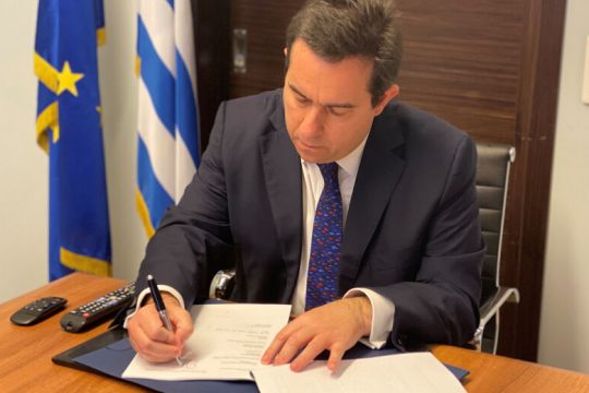 Ελέγχονται οι παρατυπίες Μηταράκη