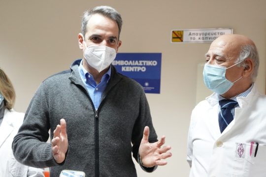 Ικανοποιημένος ο Μητσοτάκης από τους εμβολιασμούς παρά τις καθυστερήσεις