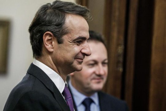 Στρίβειν διά του ανασχηματισμού, σήμερα οι ανακοινώσεις