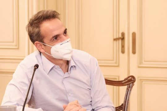 Δεν αποκλείει πισωγύρισμα στη χαλάρωση των μέτρων ο Μητσοτάκης