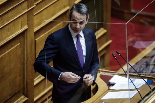 Θριαμβολογίες εκτός πραγματικότητας για τη διαχείριση της πανδημίας