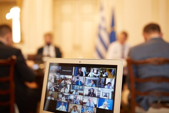 Εμείς κι εμείς!