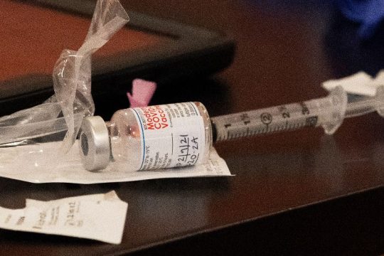 Σε τέσσερις φάσεις ο εμβολιασμός κατά του κορονοϊού στα νησιά