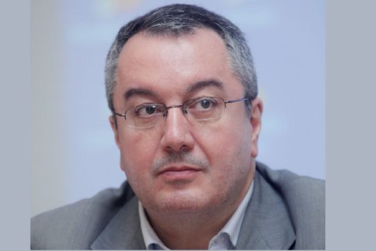 «Τα εμβόλια να γίνουν δημόσιο αγαθό»