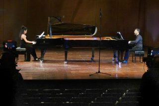 Μουσικές για δύο «αθλητικά» πιάνα