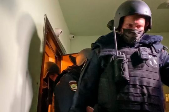 Έφοδοι και συλλήψεις συνεργατών του Ναβάλνι κατά των διαδηλώσεων