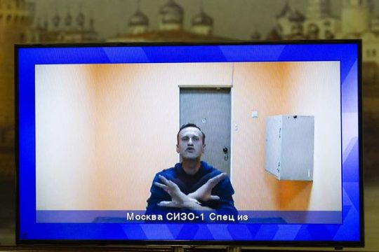 Απορρίφθηκε το αίτημα αποφυλάκισης του Ναβάλνι, χειροπέδες σε συμμάχους του