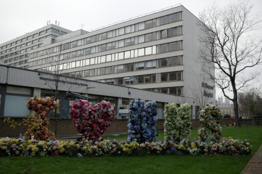Στο Λονδίνο προετοιμάζονται για ακύρωση χειρουργείων καρκινοπαθών