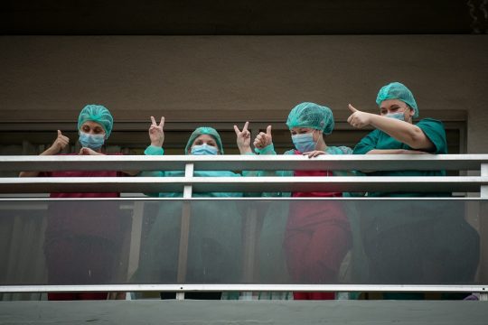 2021 συγκρουόμενες αφηγήσεις