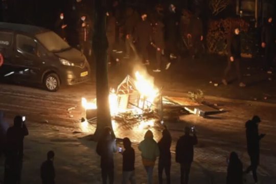 Γενικευμένος ξεσηκωμός ενάντια στο λοκντάουν