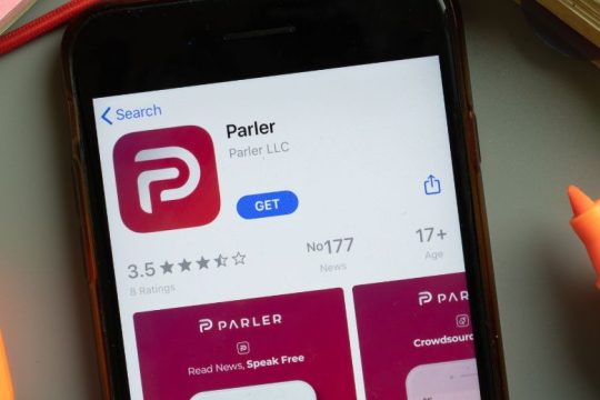 Η Google ανέστειλε τη λειτουργία αμερικανικής πλατφόρμας για υποκίνηση βίας
