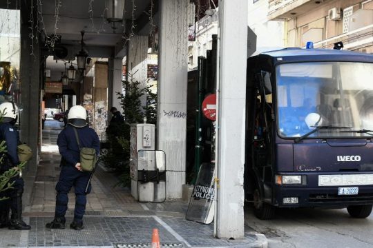 Παραδόθηκε ο φερόμενος ως δράστης δολοφονίας 27χρονου στην Πάτρα