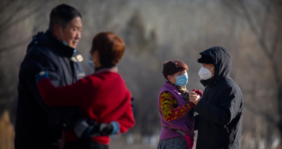Χορεύοντας με τις μάσκες