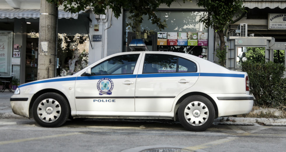 Έκλεψαν το όπλο αστυνομικού μέσα από το διαμέρισμά του