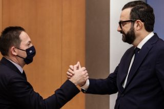Ανασχηματισμός…