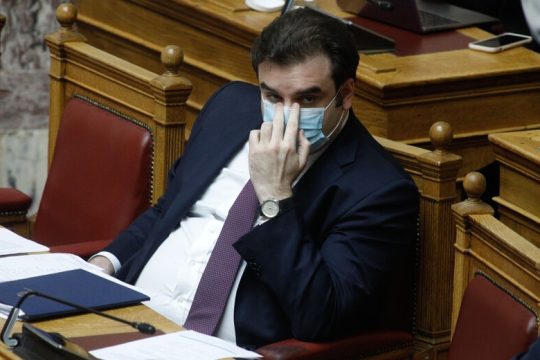 Εφυγε η Palantir, ήρθε η PWC
