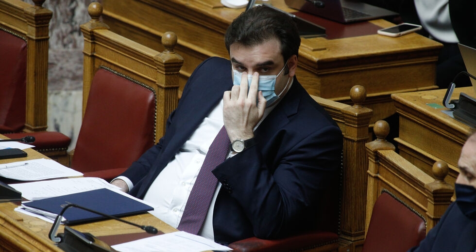 Εφυγε η Palantir, ήρθε η PWC