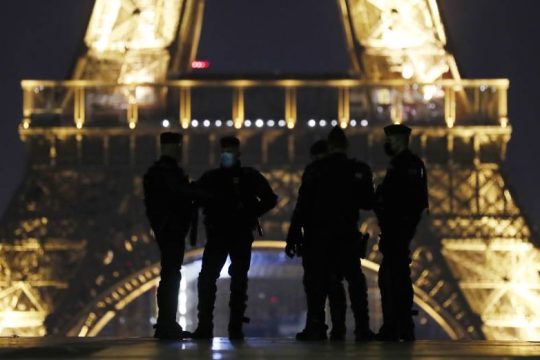 Πάρτι μέχρι πρωΐας για Γάλλους αστυνομικούς μέσα στο τμήμα!
