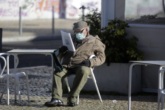 Ρεκόρ θανάτων στην Πορτογαλία, ασφυκτική η κατάσταση στα νοσοκομεία