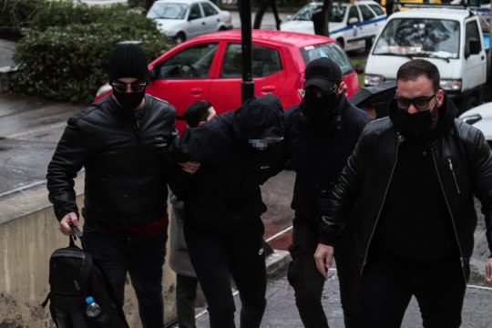 Δικογραφία για απόπειρα ανθρωποκτονίας σε βάρος των δύο αδελφών που επιτέθηκαν στον σταθμάρχη