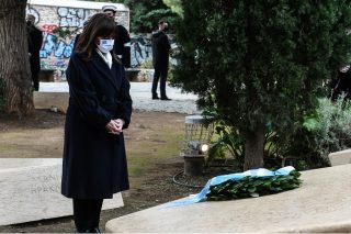 Μηνύματα από κόμματα και φορείς
