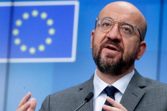 Χαμηλώνει ο πήχης στην Ε.Ε. για τον ρυθμό εμβολιασμού